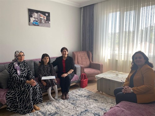 Valimiz Mustafa Yavuz’un Eşi Süreyya Yavuz Hanımefendi Aile Ziyaretleri Gerçekleştirdi. 